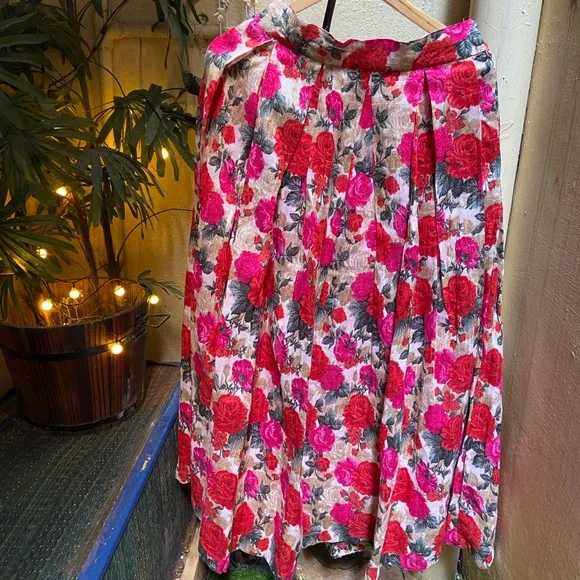Long Skirt. Size - 32 - Picture 4 of 11